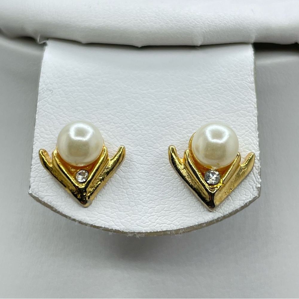 Vintage Gold Tone Faux Pearl Stud Earrings Crystal Accent Classic Elegant Dainty
